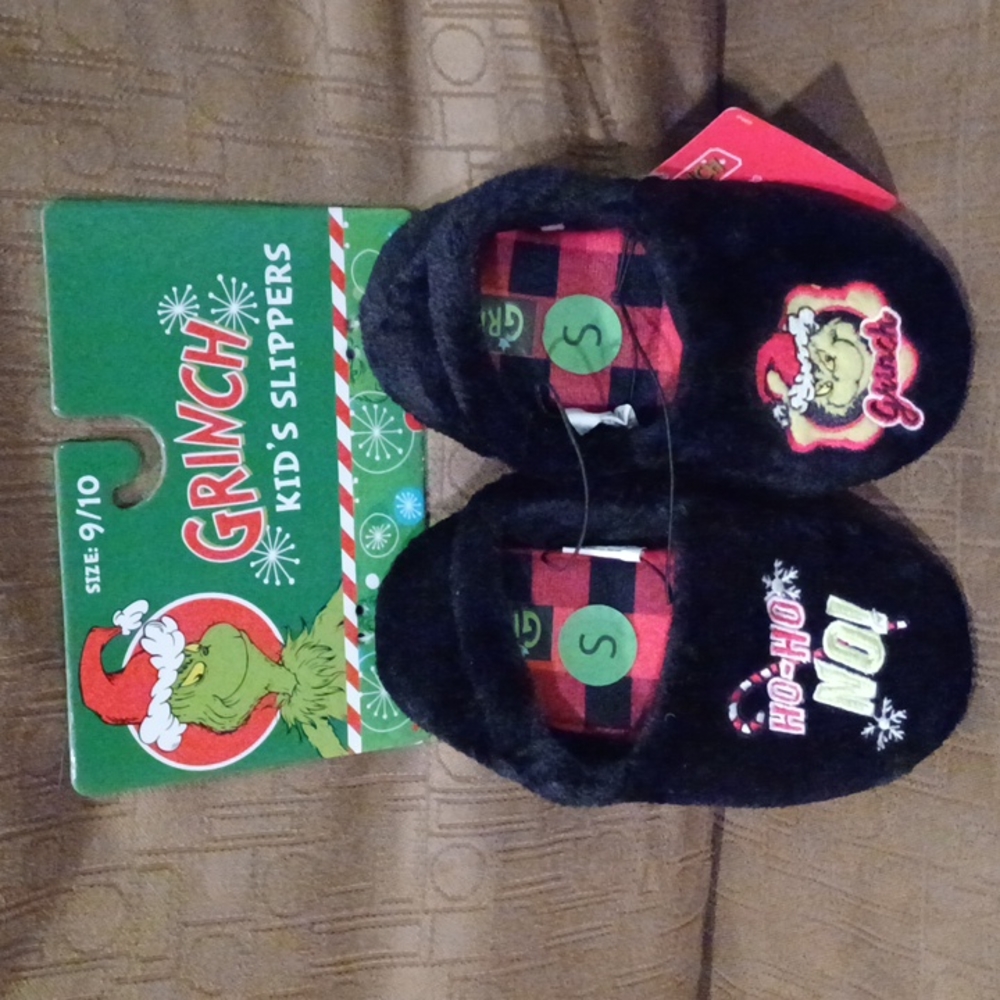 New Grinch Kids Slippers Size Small 9/10